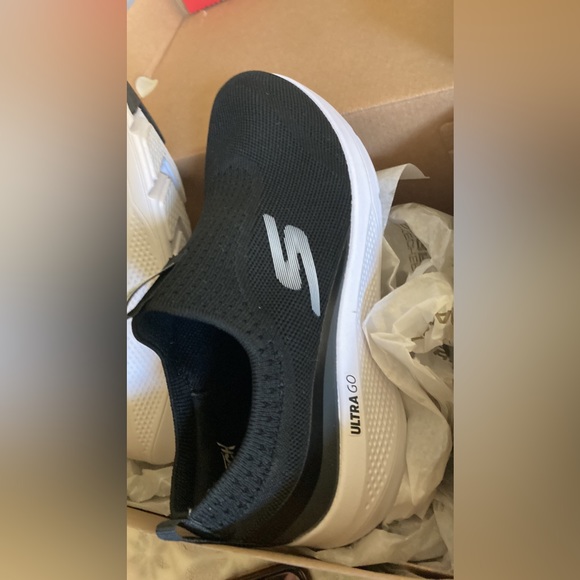 Women’s Skechers - Picture 1 of 3